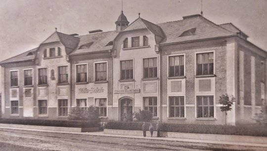 Přízemí budovy měšťanské školy č.p. 101 pan Komínek za první republiky navštěvoval