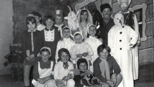 Společná fotka vystupujících dětí z roku 1969